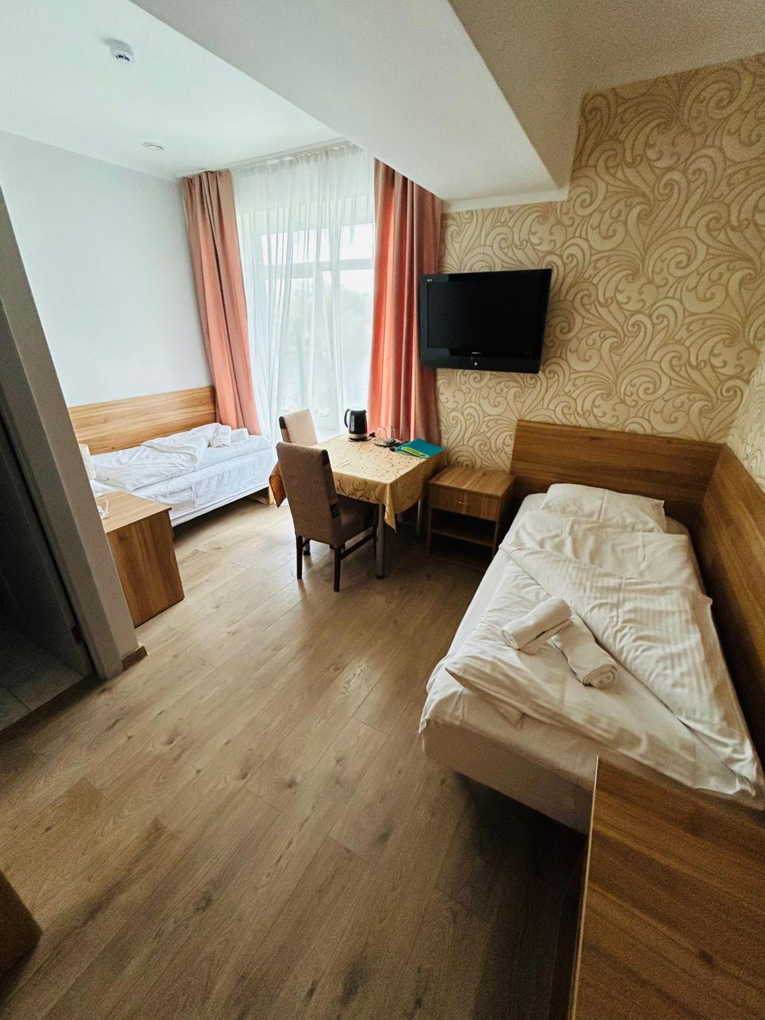 Viesbutis Banga Hotel โตเรกี ภายนอก รูปภาพ