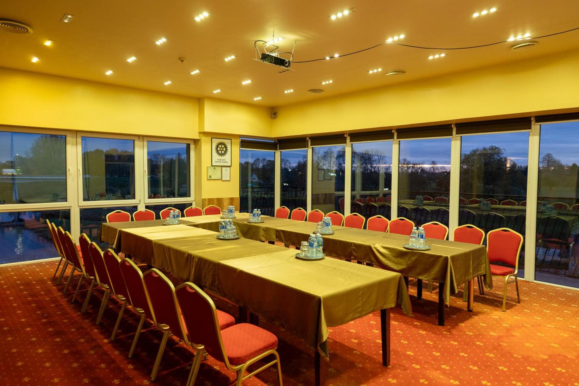 Viesbutis Banga Hotel โตเรกี ภายนอก รูปภาพ