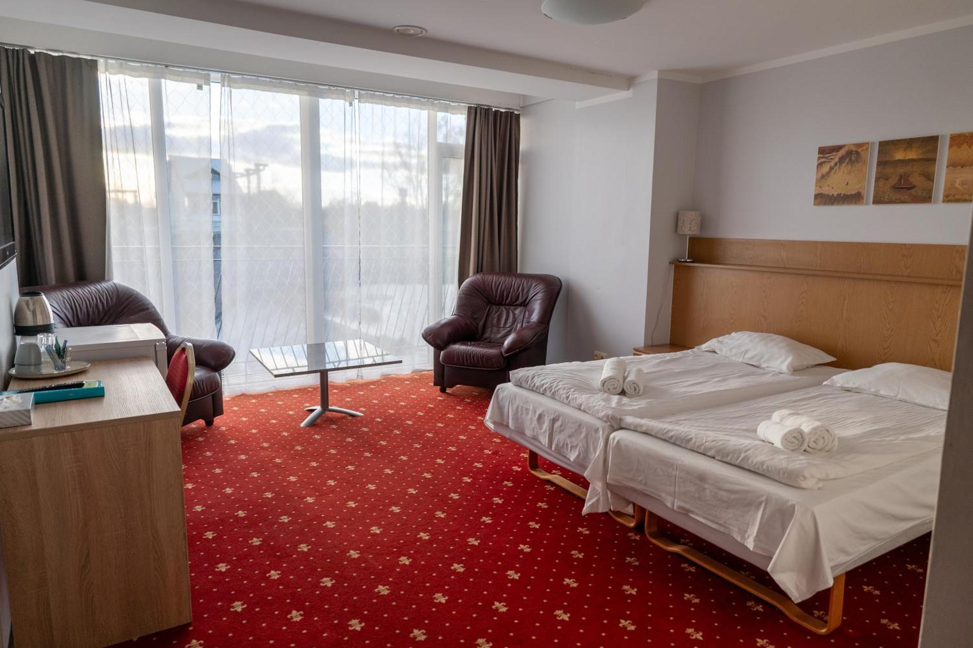 Viesbutis Banga Hotel โตเรกี ภายนอก รูปภาพ