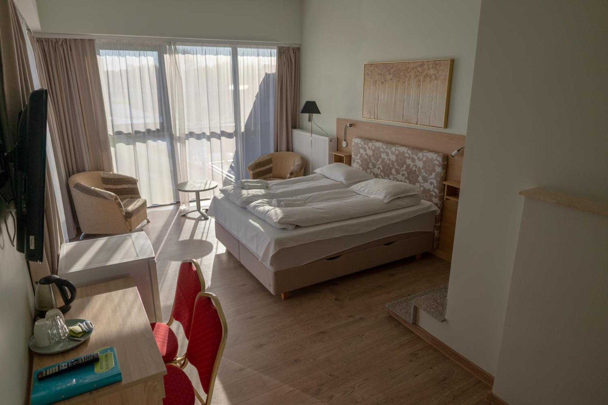 Viesbutis Banga Hotel โตเรกี ภายนอก รูปภาพ