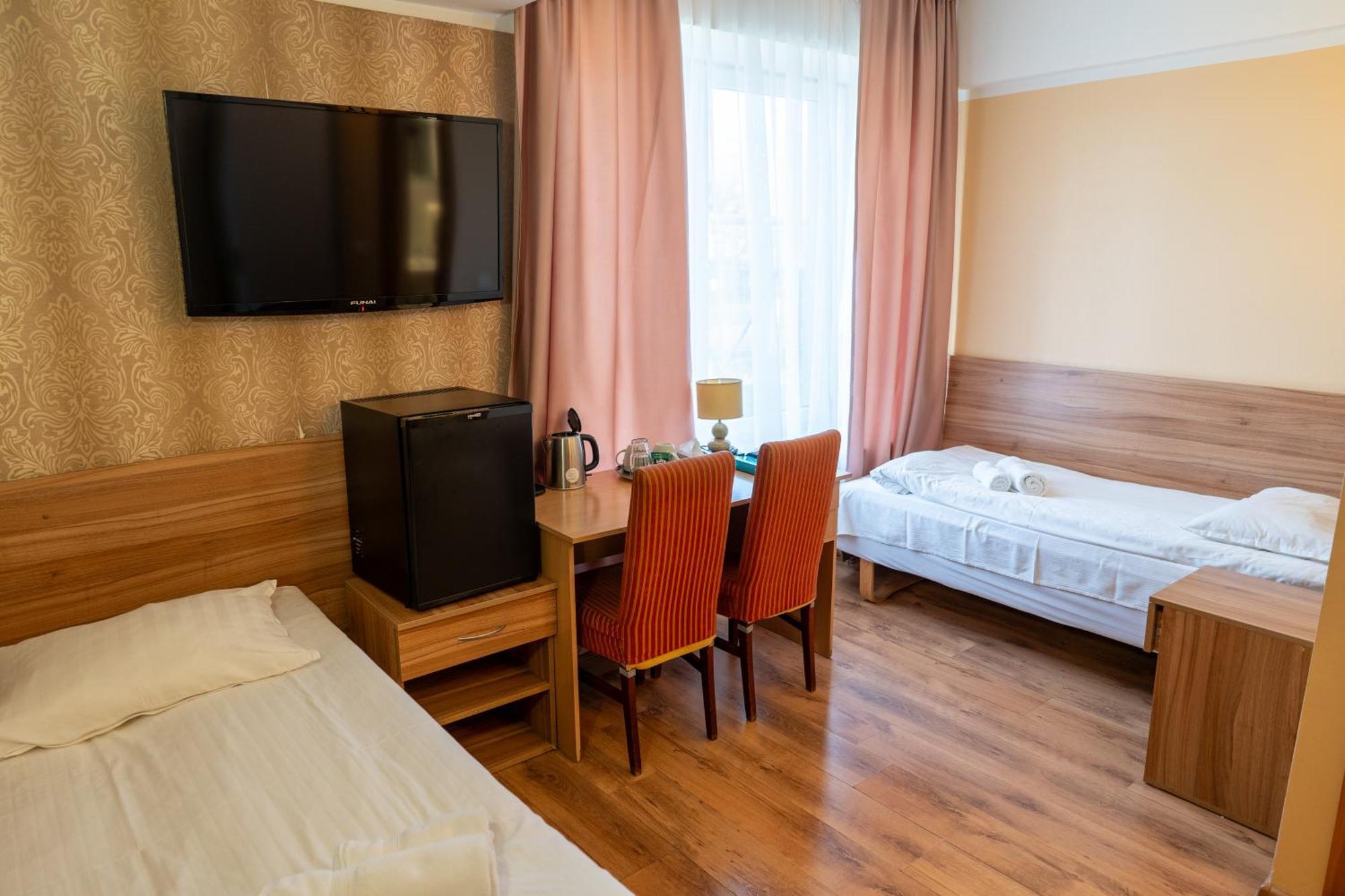 Viesbutis Banga Hotel โตเรกี ภายนอก รูปภาพ
