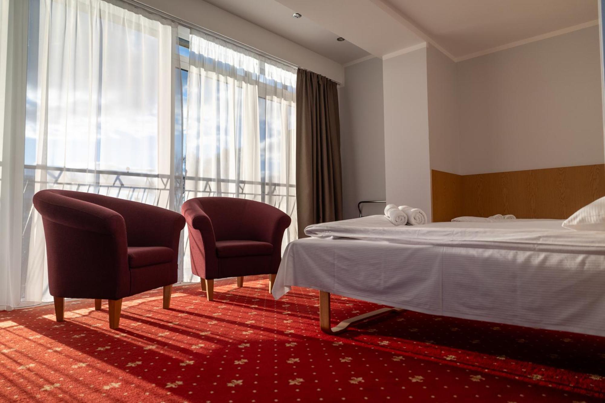 Viesbutis Banga Hotel โตเรกี ภายนอก รูปภาพ