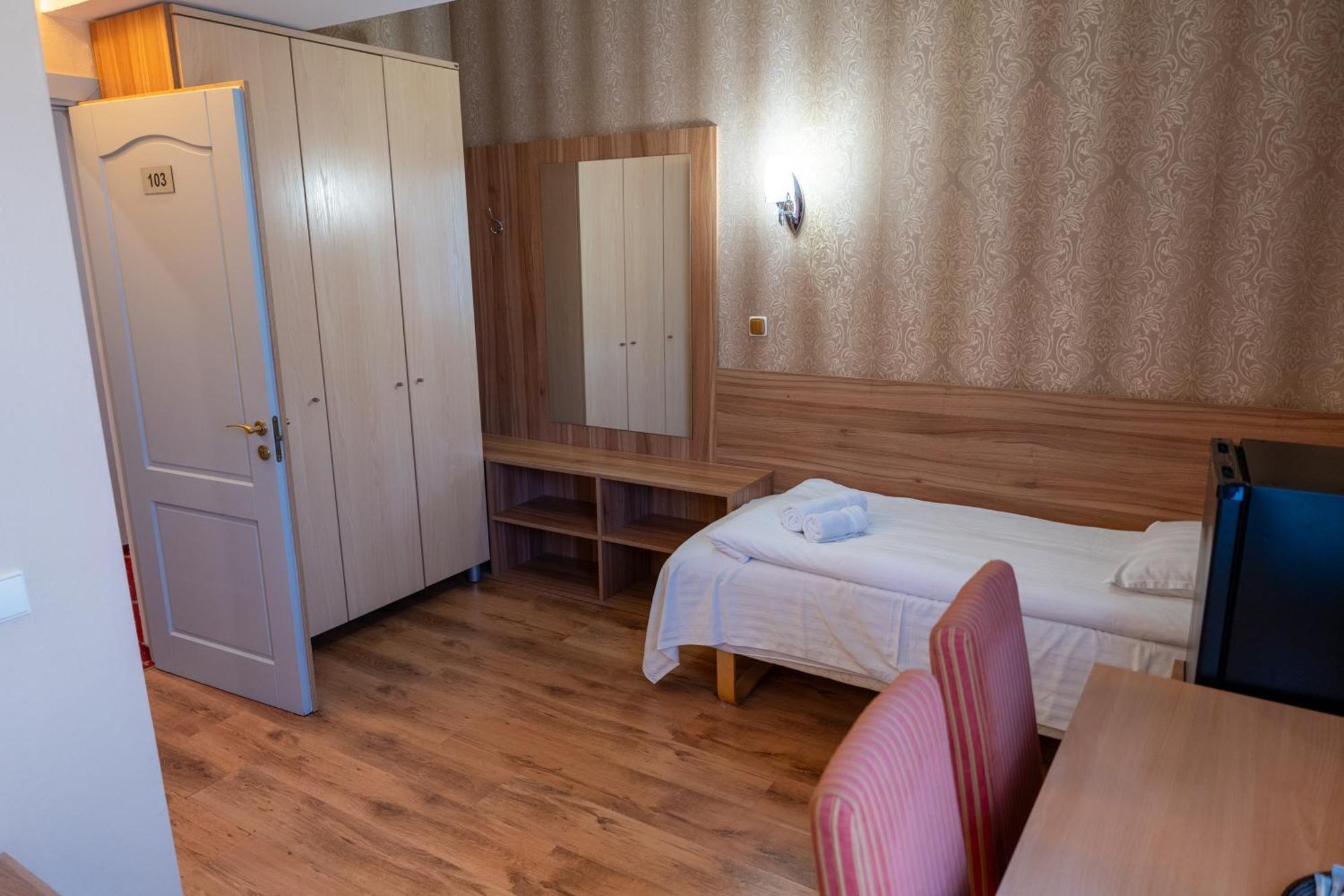 Viesbutis Banga Hotel โตเรกี ภายนอก รูปภาพ