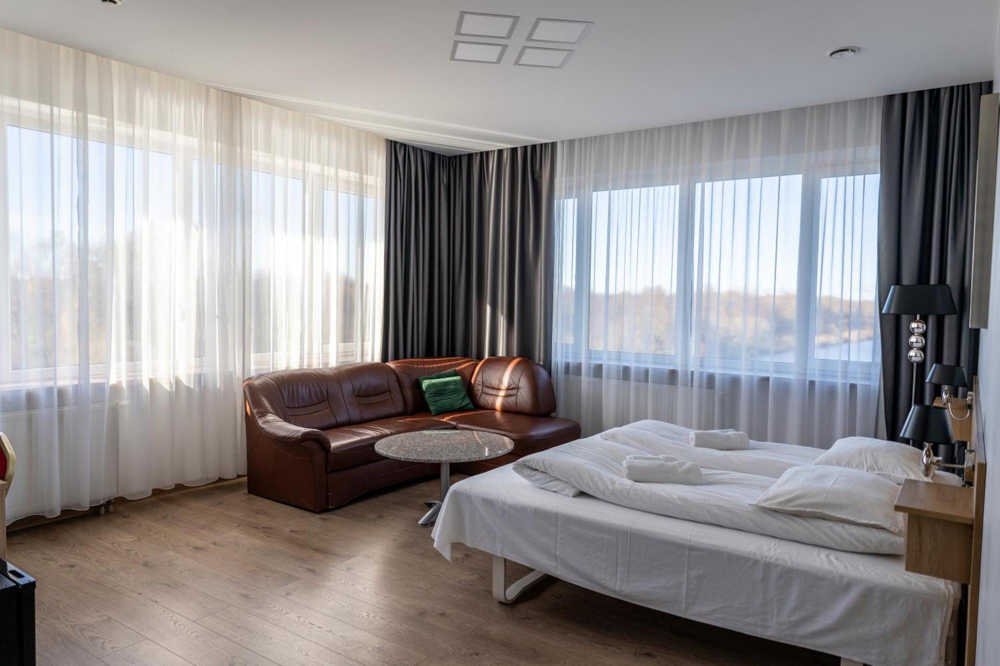 Viesbutis Banga Hotel โตเรกี ภายนอก รูปภาพ