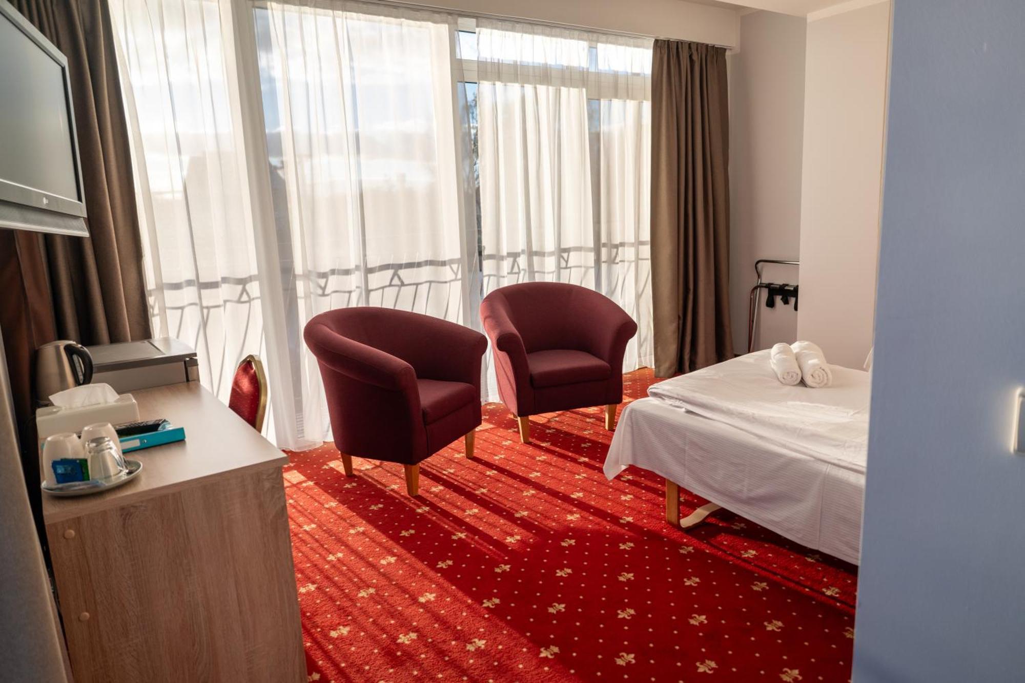 Viesbutis Banga Hotel โตเรกี ภายนอก รูปภาพ