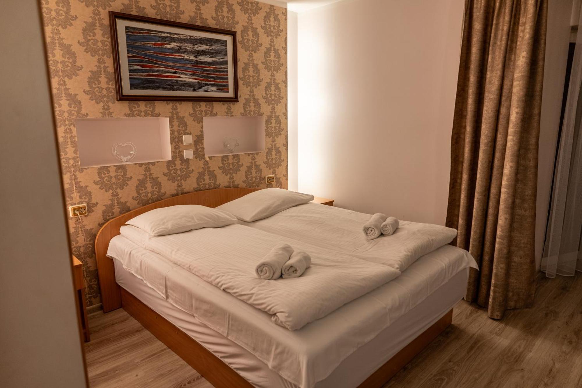 Viesbutis Banga Hotel โตเรกี ภายนอก รูปภาพ