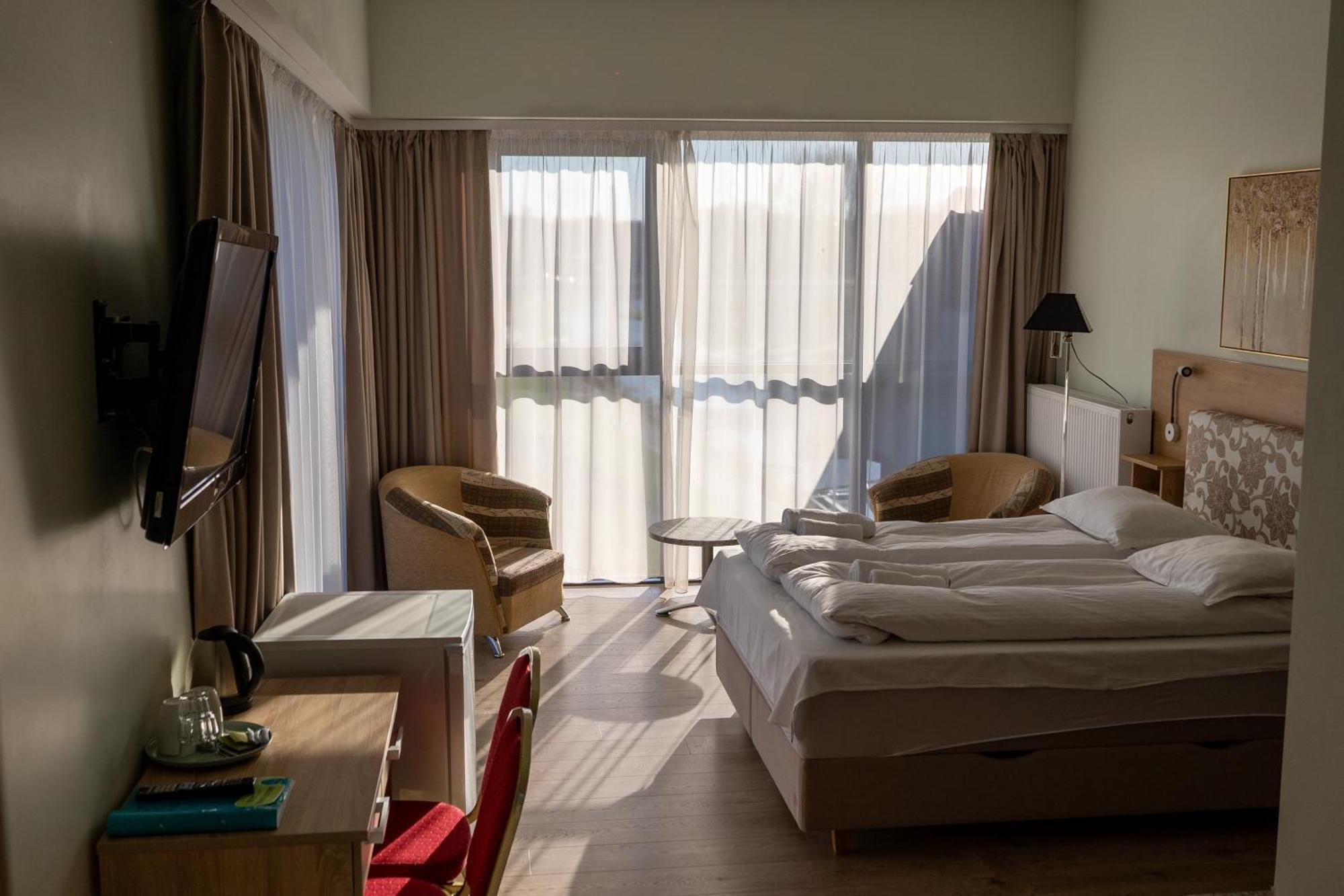 Viesbutis Banga Hotel โตเรกี ภายนอก รูปภาพ