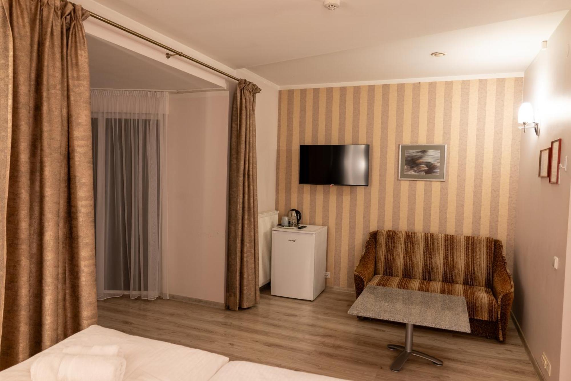 Viesbutis Banga Hotel โตเรกี ภายนอก รูปภาพ
