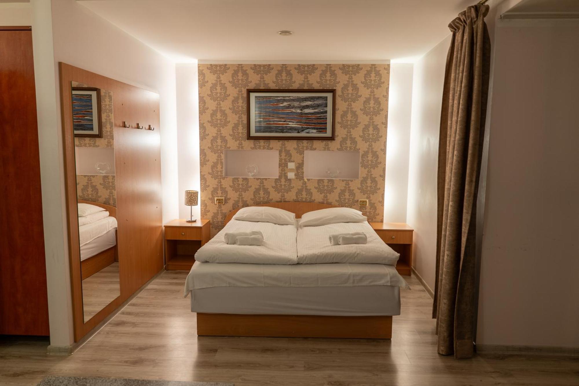 Viesbutis Banga Hotel โตเรกี ภายนอก รูปภาพ